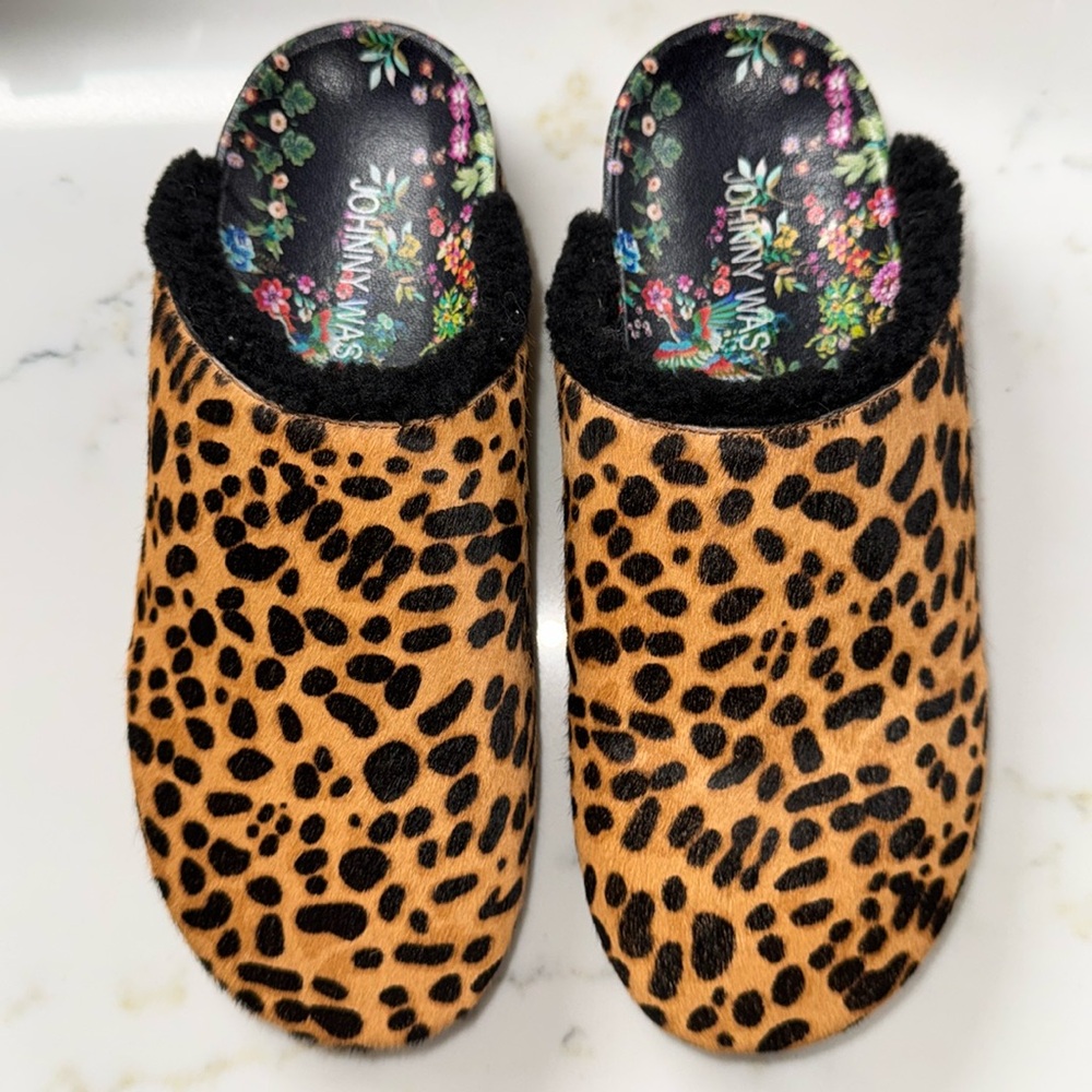 NWOT JOHNNY WAS CALF HAIR ANIMAL PRINT MULE